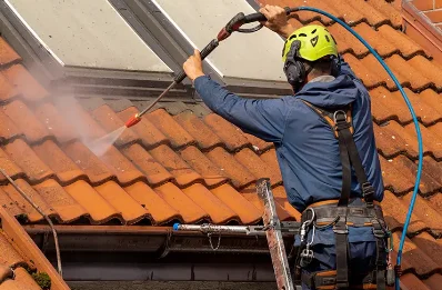 Démoussage et hydrofuge de toiture à Sourans